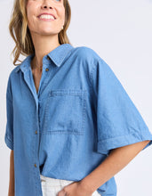 Load image into Gallery viewer, Blissful Chambray Shirt Mid Blue