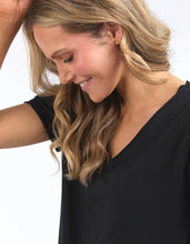 Load image into Gallery viewer, Pima Vee Tee Black