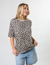Load image into Gallery viewer, Porter Tee Leopard - Leopard