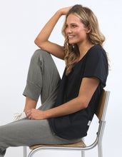 Load image into Gallery viewer, Pima Vee Tee Black