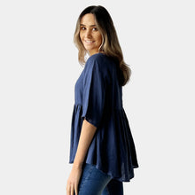 Load image into Gallery viewer, 100 % linen top - Navy
