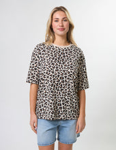 Load image into Gallery viewer, Porter Tee Leopard - Leopard
