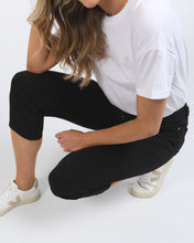 Load image into Gallery viewer, Mollie Capri Jean Black
