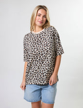 Load image into Gallery viewer, Porter Tee Leopard - Leopard
