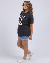 Load image into Gallery viewer, Azalea Tee - Navy
