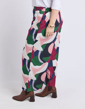 Load image into Gallery viewer, Ronja Pant Abstract Print
