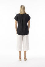 Load image into Gallery viewer, Linen Top Vneck - Black
