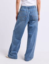Load image into Gallery viewer, Paige Tie Waist Jean Light Blue Wash
