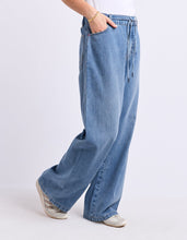Load image into Gallery viewer, Paige Tie Waist Jean Light Blue Wash
