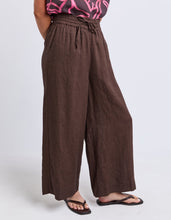 Load image into Gallery viewer, Wander Pants Chocolate
