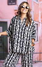 Load image into Gallery viewer, Casa Shirt - Black and Marshmallow
