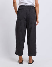 Load image into Gallery viewer, Lund Barrel Leg Pant - Black
