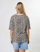 Load image into Gallery viewer, Porter Tee Leopard - Leopard
